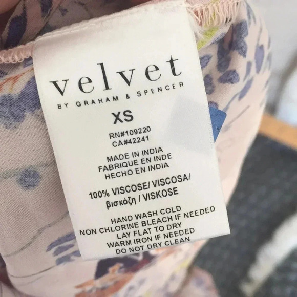 Velvet by graham and Spenser floral top - Picture 5 of 5